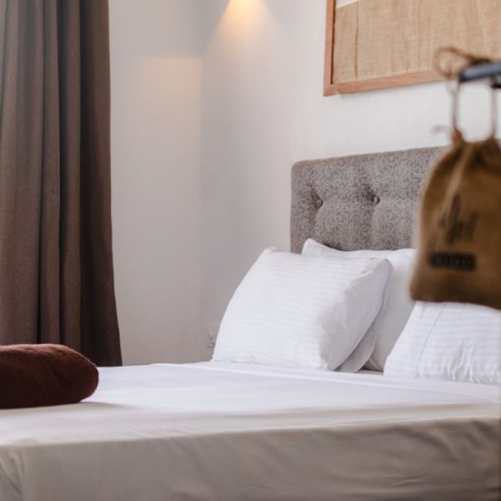 Moi Induruwa - Family Room 1